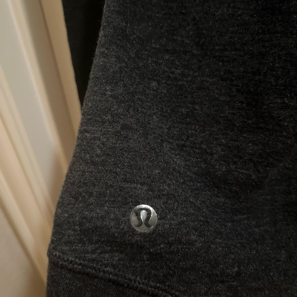 Lululemon "In A Cinch" Reversible Lightweight Cowl Neck Pullover Size 6 Gray - Picture 6 of 9